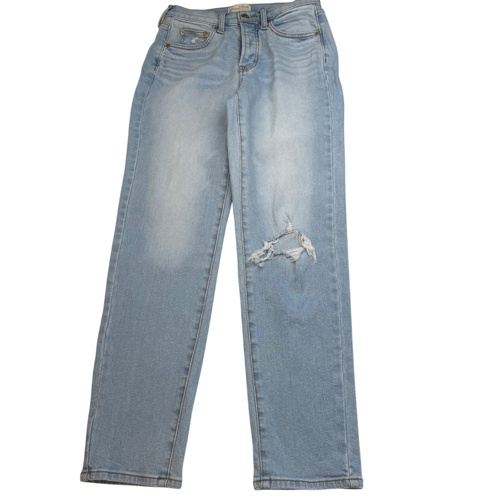 Universal Thread Light Wash Straight Leg‎ Jeans Distressed Knee – Size 4R